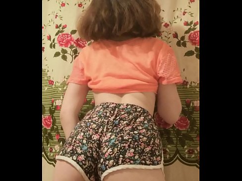 ❤️ Nena jove sexy despullant-se els pantalons curts davant la càmera ❌ Només porno al porno ca.assistirhentai.ru ☑