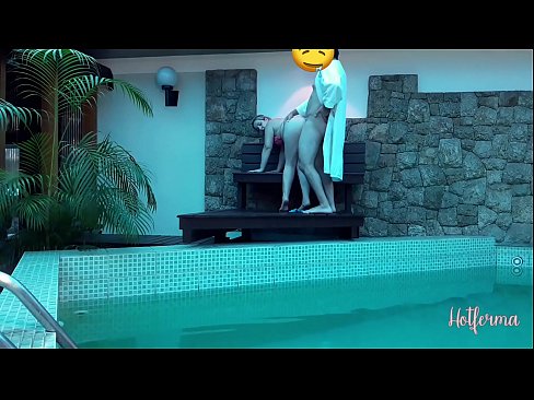 ❤️ El cap convida la criada a la piscina, però no va poder resistir-se a una calor ❌ Només porno al porno ca.assistirhentai.ru ☑