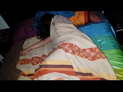 ❤️ El fillastre renya la seva jove madrastra mentre dorm. ❌ Només porno al porno ca.assistirhentai.ru ☑